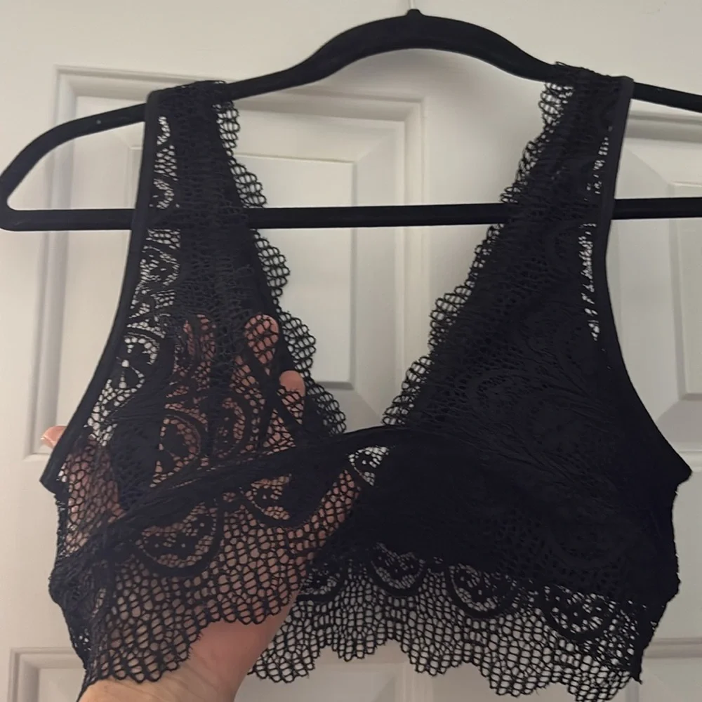 NWT black bralette lace - Fits small BRA Plunging V-no underwires SX/S S/M‎ m/L